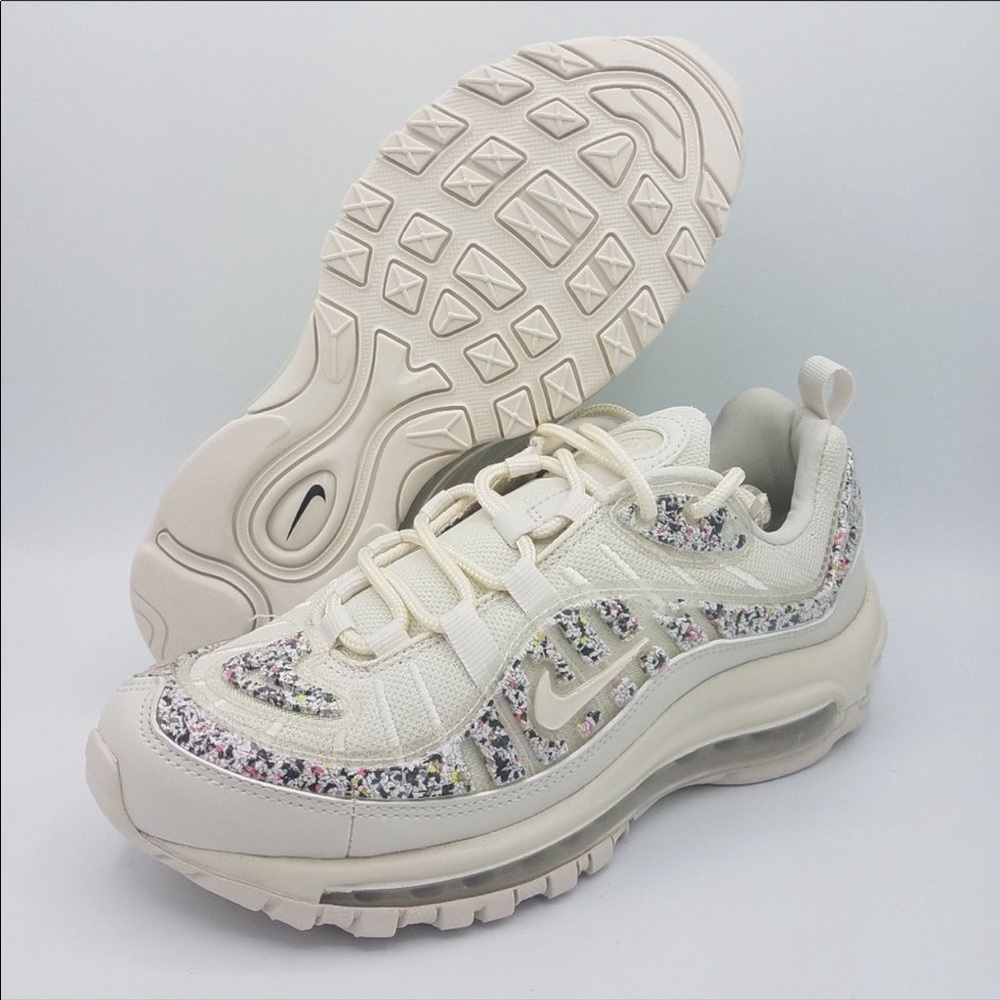 NWOB Woman’s‎ Nike Air Max 98 LX Recycled Shoes